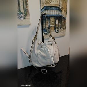 Coach Avery Drawstring Bucket Bag In Beige Pebbled Leather VGC